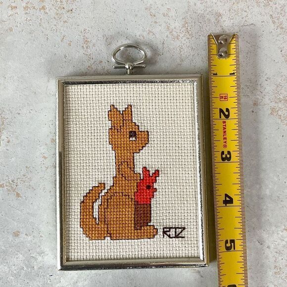 Vintage 60’s mcm kangaroo cross stitch wall hanging small - Picture 4 of 4